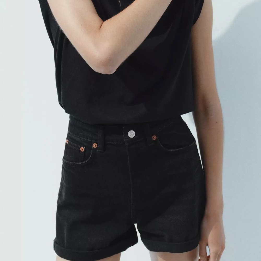 ZARA HIGH-WAISTED MOM FIT SHORTS